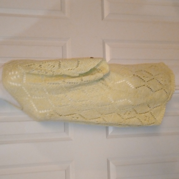 Leo & Nicole crochet lime green top. - Picture 3 of 6